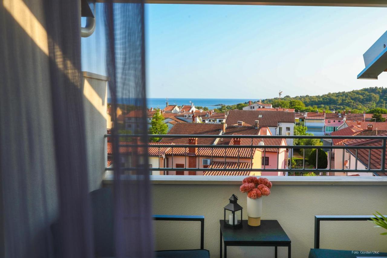 Blue Sky Apartment โรวีน ภายนอก รูปภาพ
