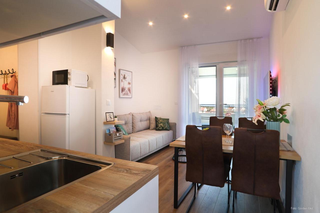 Blue Sky Apartment โรวีน ภายนอก รูปภาพ