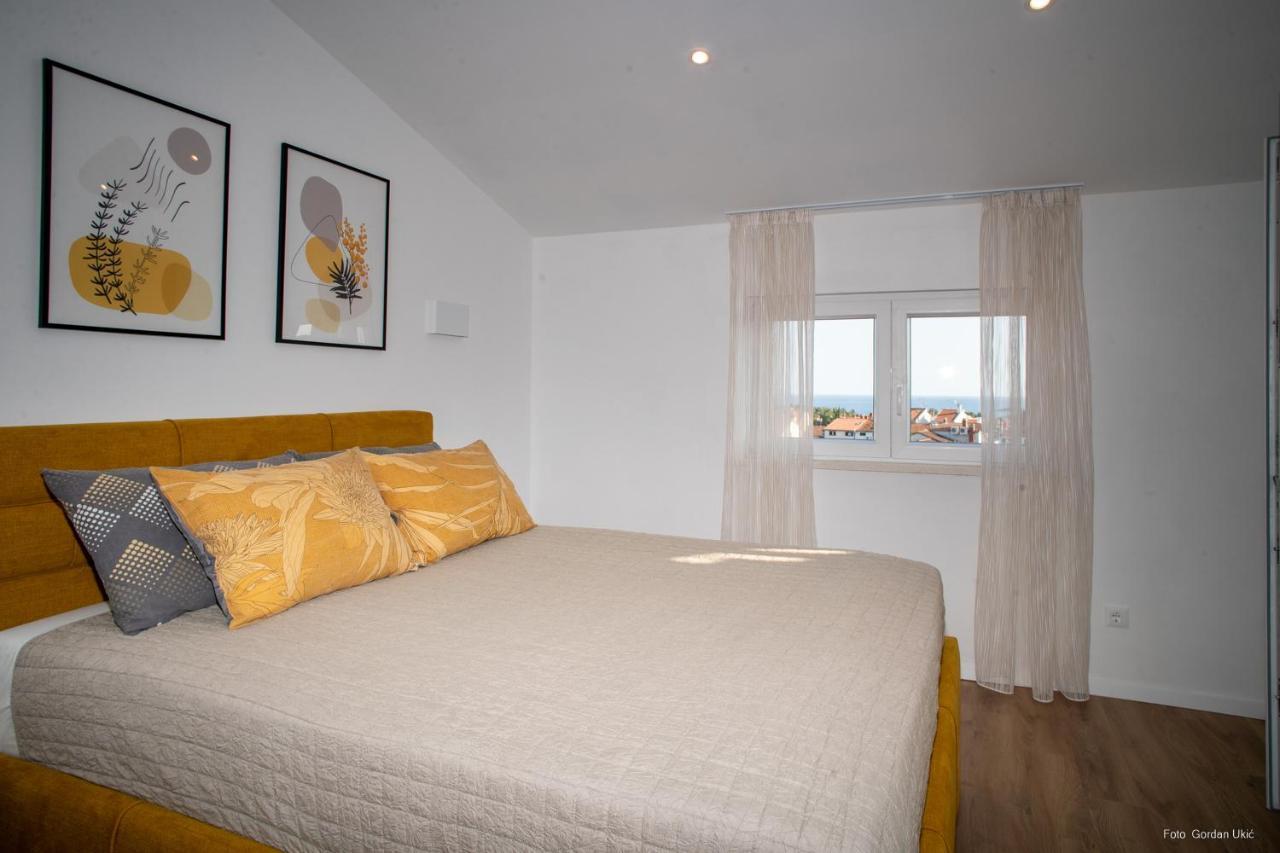 Blue Sky Apartment โรวีน ภายนอก รูปภาพ