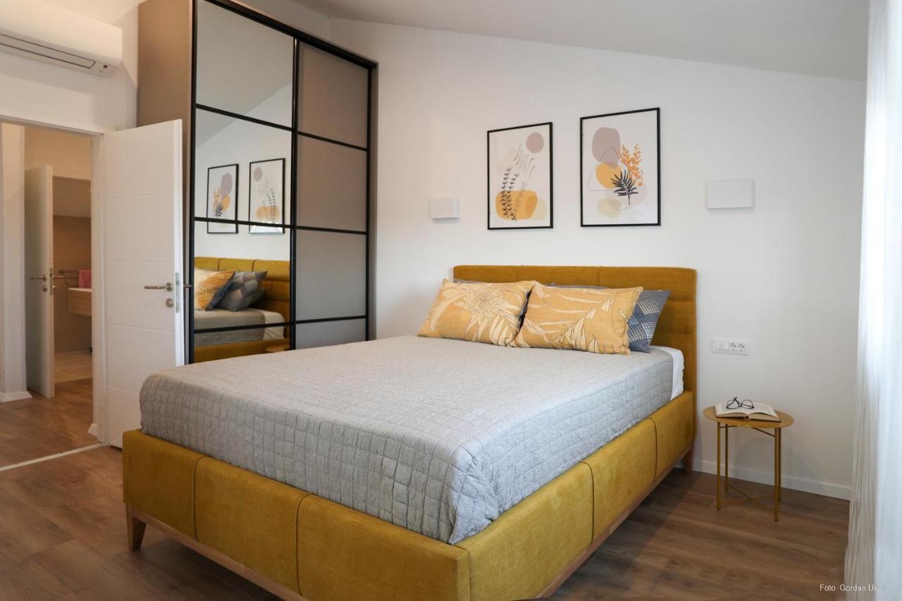 Blue Sky Apartment โรวีน ภายนอก รูปภาพ