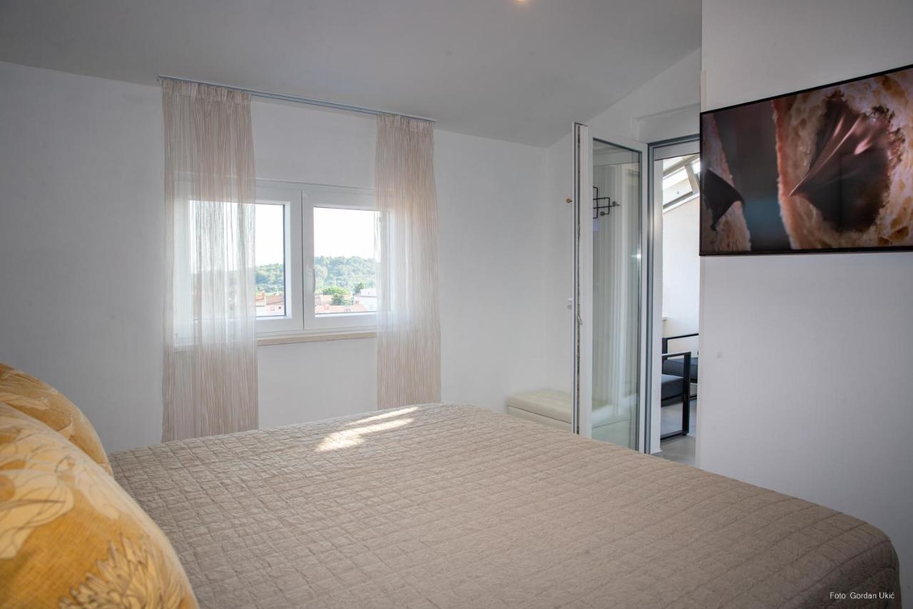 Blue Sky Apartment โรวีน ภายนอก รูปภาพ