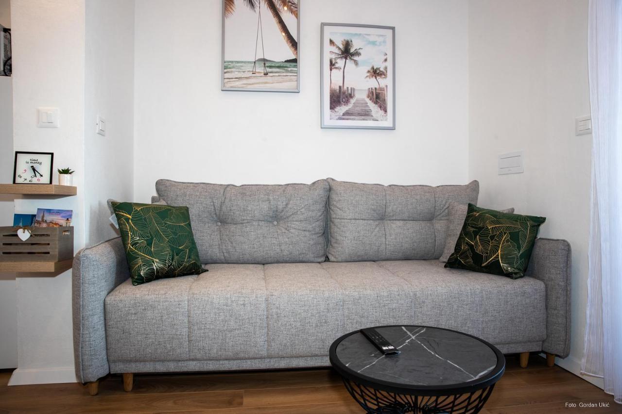 Blue Sky Apartment โรวีน ภายนอก รูปภาพ