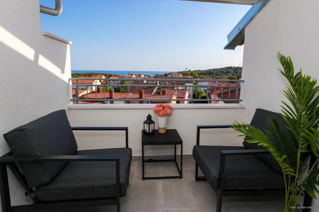 Blue Sky Apartment โรวีน ภายนอก รูปภาพ